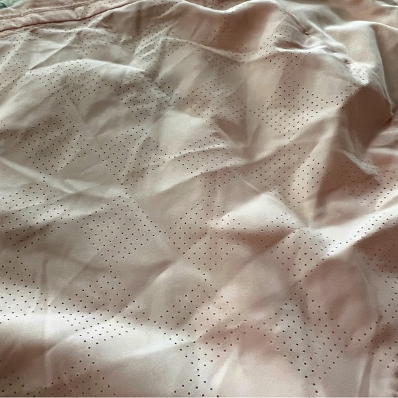 Nike Lined Athletic Shorts, NWT, lined, great peach color, size Medium - Picture 4 of 5